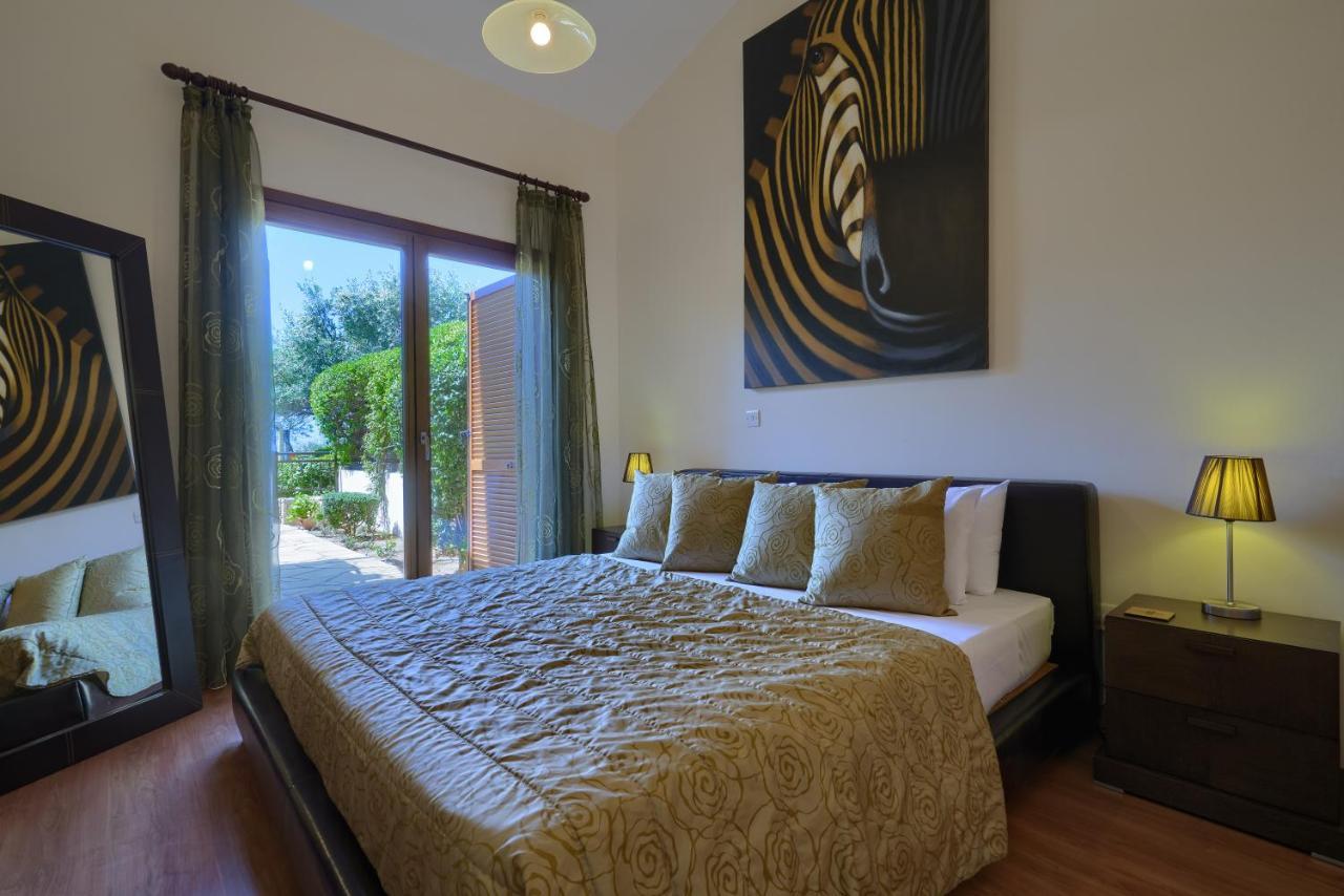 3 Bedroom Villa Madelini With Private Pool, Aphrodite Hills Resort 库克里亚 外观 照片
